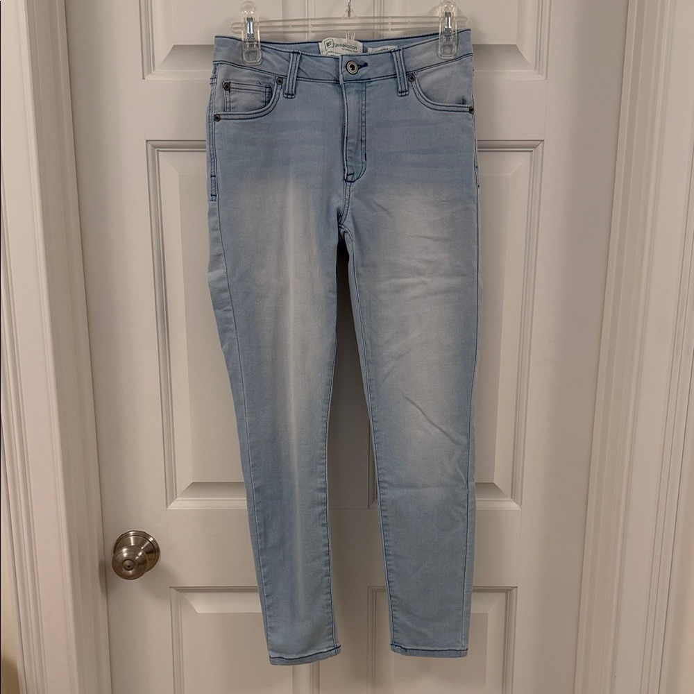 Celebrity Pink re generation Junior Women's Light Wash Skinny Jeans size 26 / 3